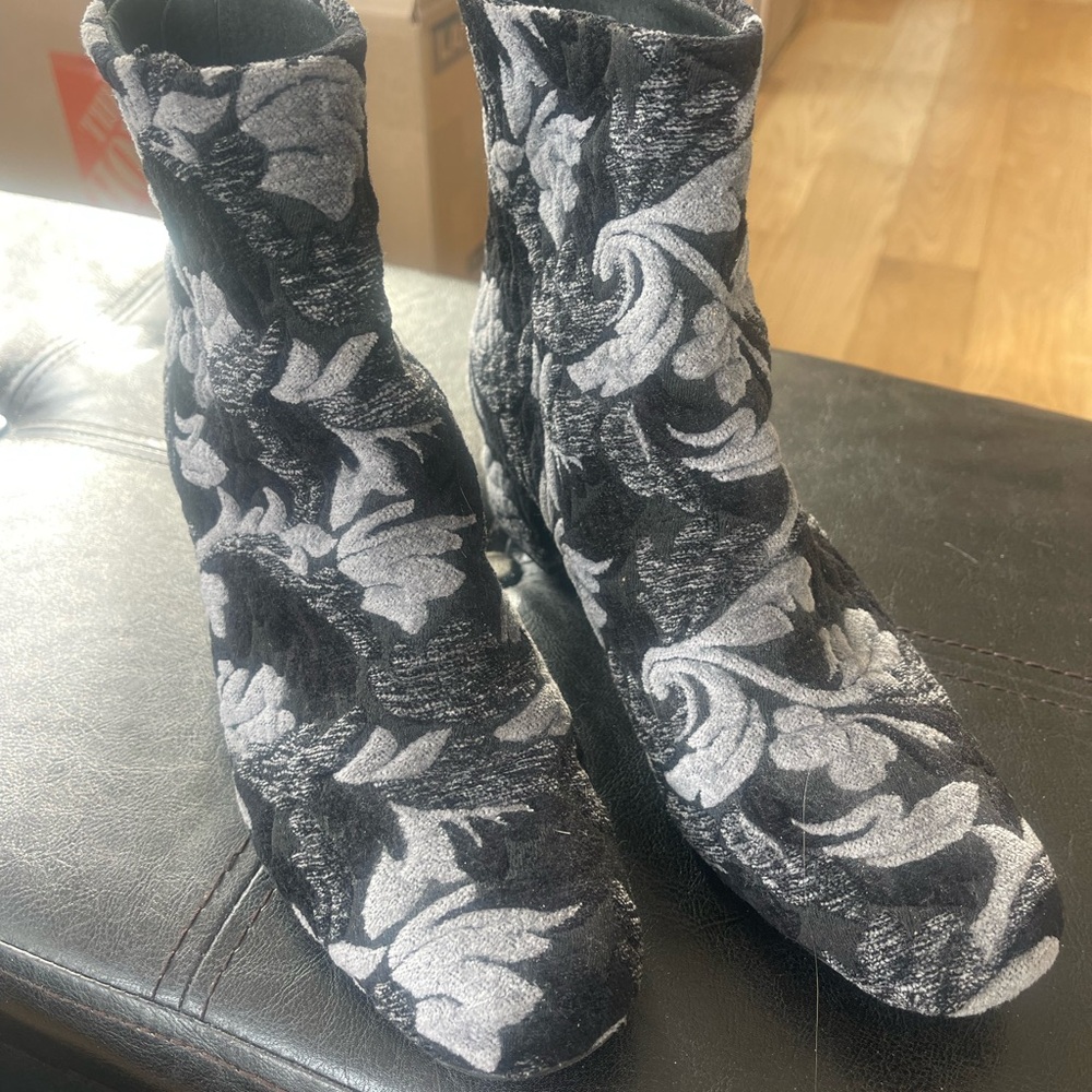 Elegant Black and Gray Women's Ankle Boots